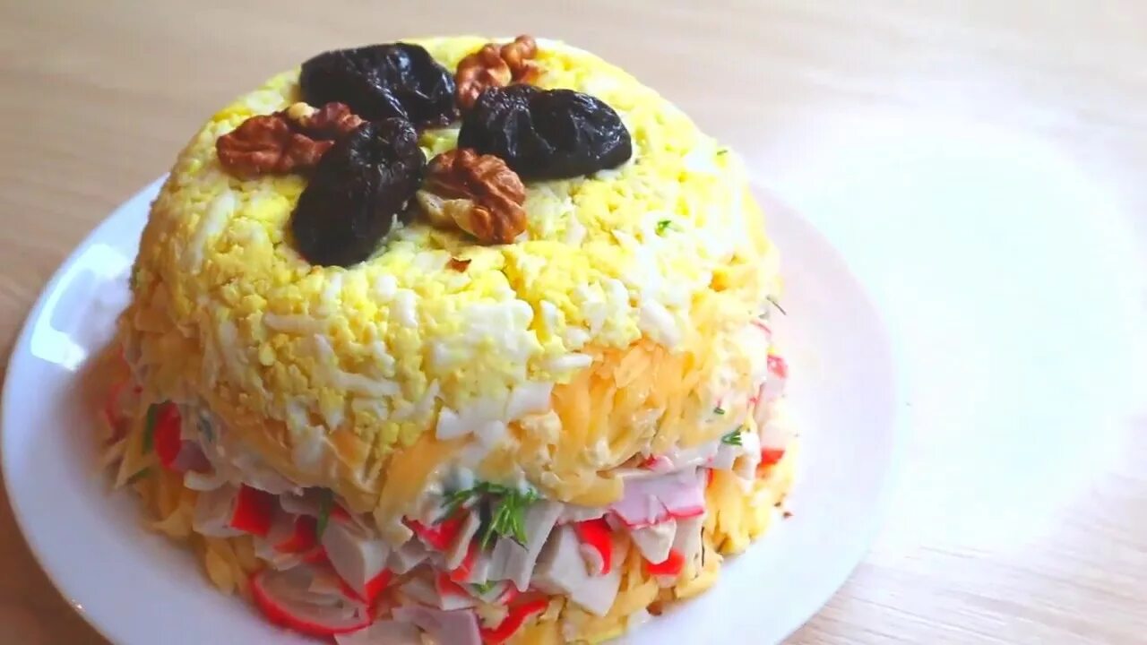 салат черный жемчуг. салат черная жемчужина рецепт с фото. салат черный дракон. салат "черный жемчуг " с черносливом. салат с черносливом и сливочным маслом.