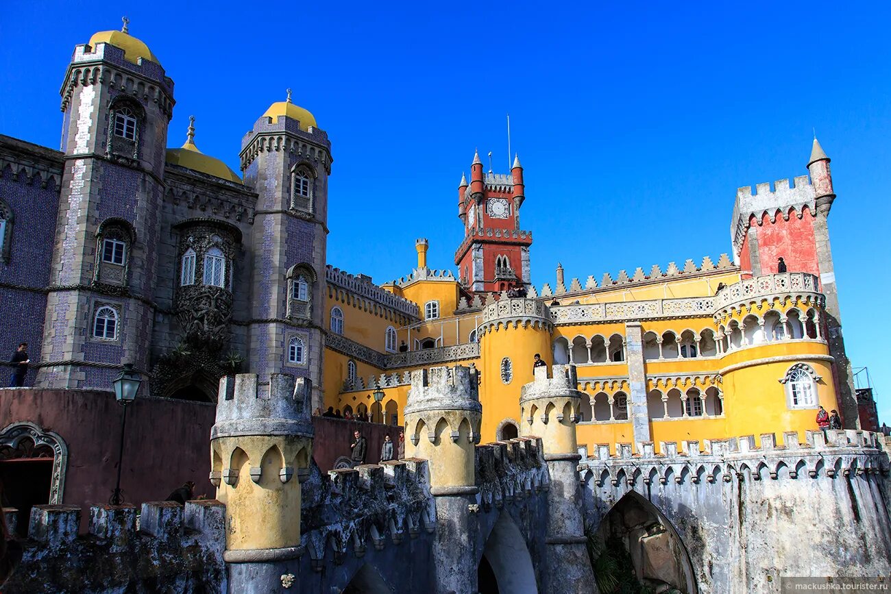 Дворец слез. Синтра Португалия. Pena Palace Португалия. Дворец Синтра Португалия. Дворец пена в Синтре Португалия.