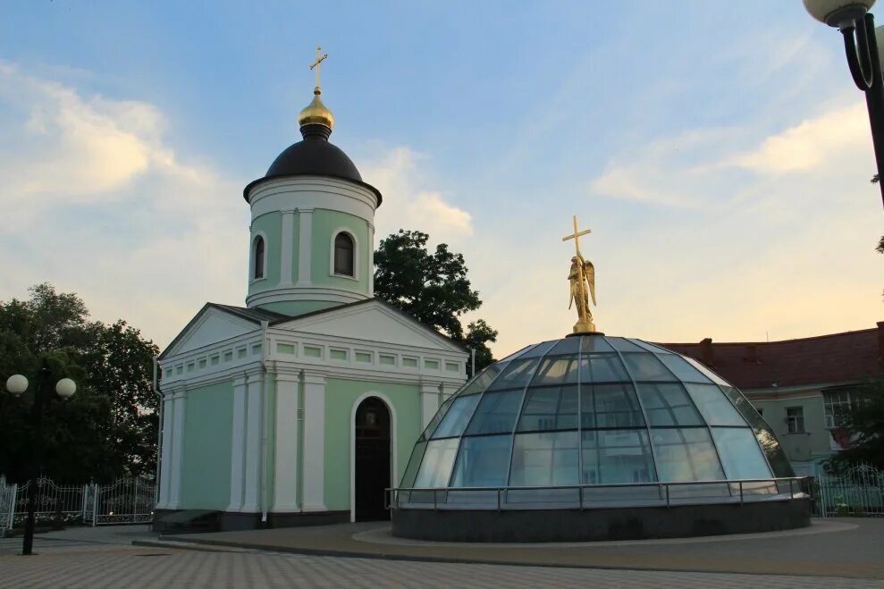 Святого белгородская область. Храм святителя Иоасафа Белгород. Храм часовня святителя Иоасафа. Пещерка Иоасафа Белгородского Белгород. Пещерка святителя Иоасафа в Белгороде.