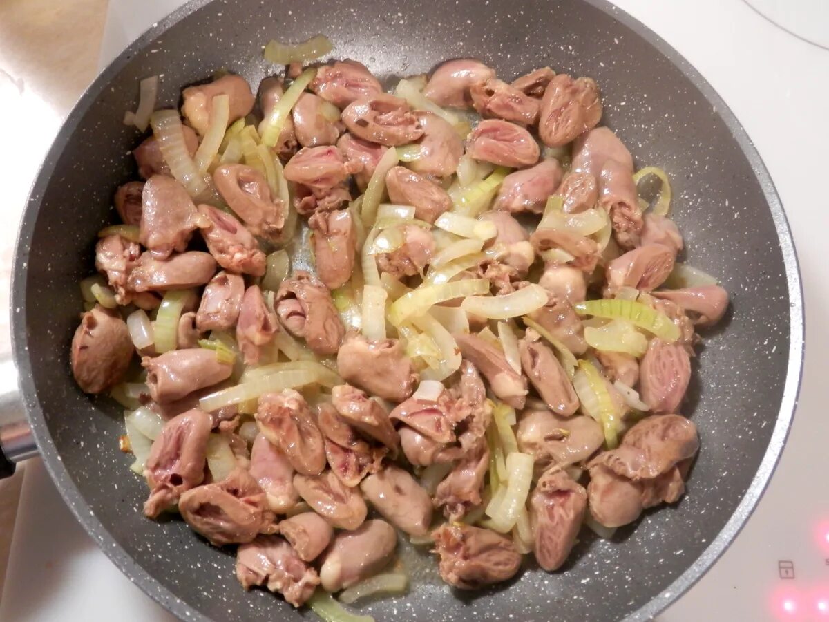 Как чистить куриные сердечки перед приготовлением. Вкусные блюда на сковороде. как чистить куриные сердечки. куриные сердечки обработка перед приготовлением. как очистить куриные сердечки.