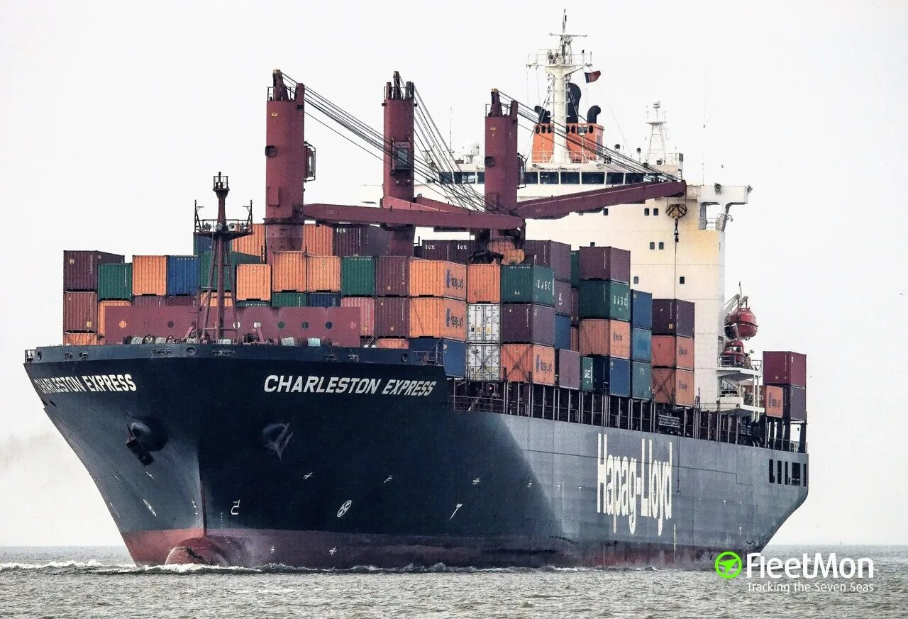 Позиция судов в порту владивосток. Rio Charleston Vessel. Позиции судов. MSC Charleston. Судно MSC Express 3.