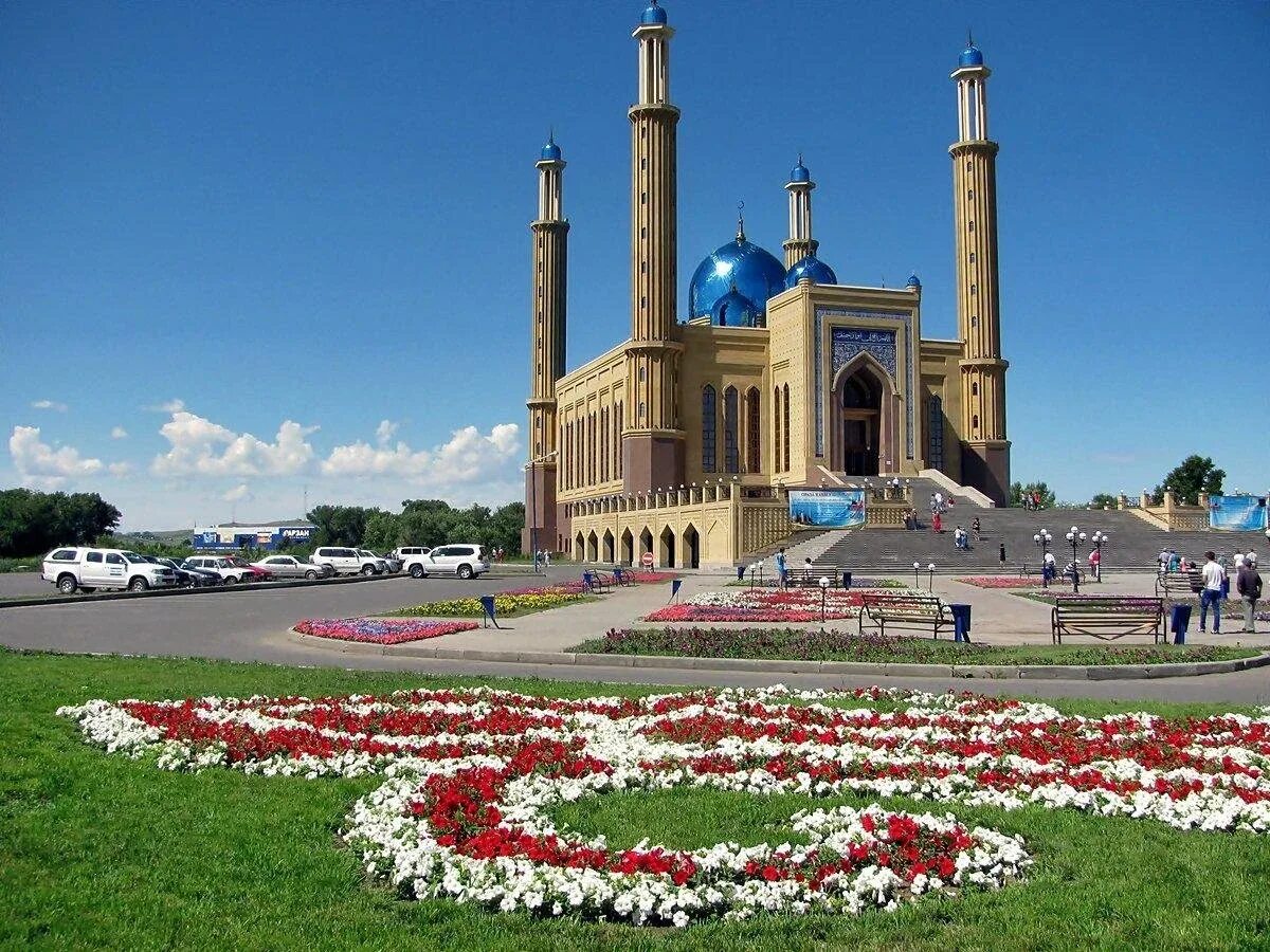 Мечеть в городе Усть Каменогорск. Мечеть Халифа Алтай в Усть-Каменогорске. Центральная Соборная мечеть Усть Каменогорск. Город Оскемен Казахстан. Г усть каменогорск казахстан