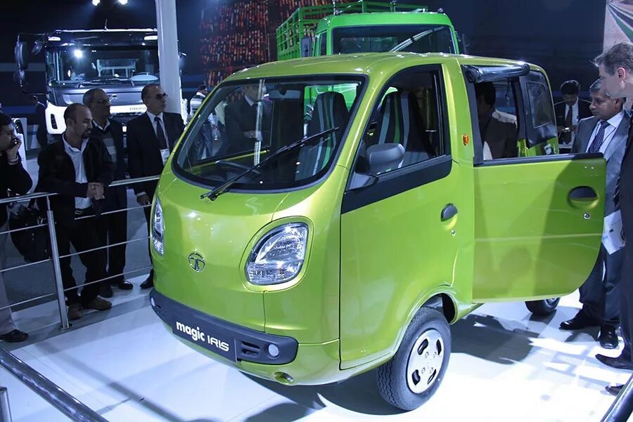 Куплю самый дешевый автомобиль. Тата Магик Ирис. Tata Nano. Индийский микроавтобус Tata. Tata Mint.