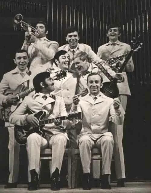 Группа весёлые ребята виа состав. Юрий петерсон и виа веселые ребята. Тебе я знаю все равно веселые ребята. Тебе я знаю все равно веселые ребята. Веселые ребята все равно.