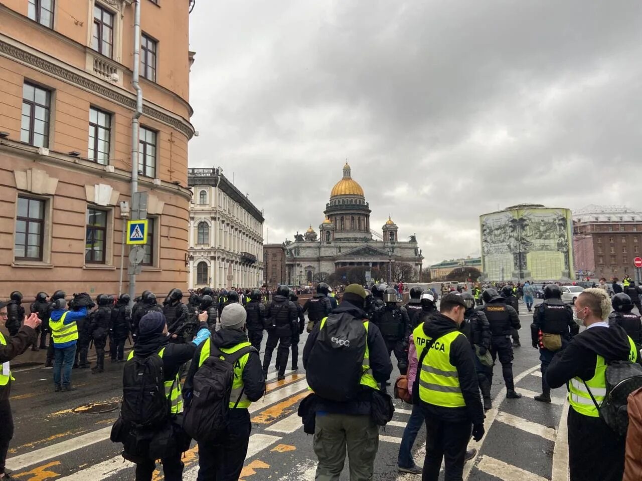 Протесты в Санкт-Петербурге сейчас. Протесты в Петербурге. Демонстрации в Санкт-Петербурге сейчас. Протесты в Петербурге сегодня. Хлопки в петербурге сегодня