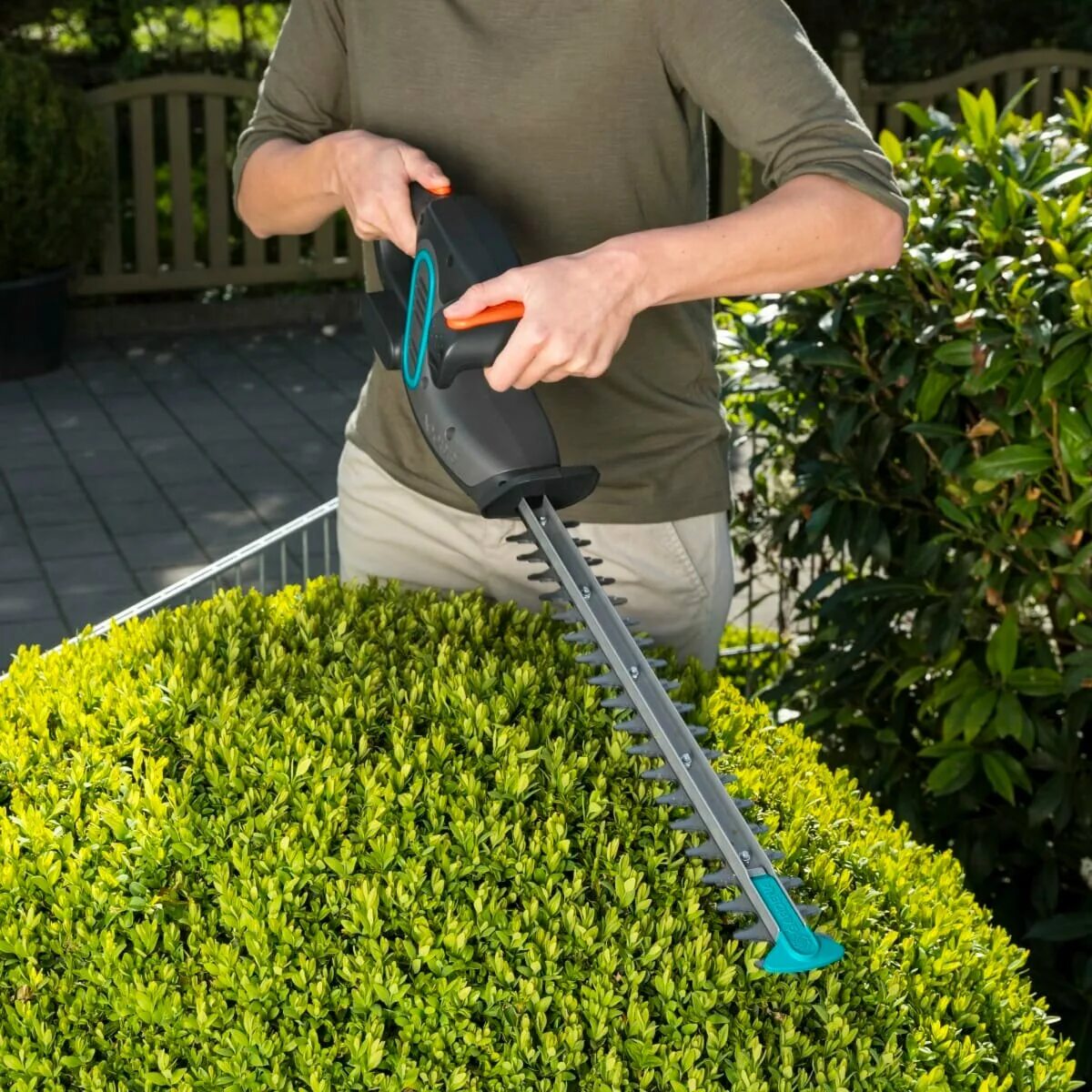 ножницы аккумуляторные gardena comfortcut 50/18v p4a для живой изгороди. ножницы gardena li-40 09836-20. ножницы кусторезы гардена. кусторез аккумуляторный гардена. 000.