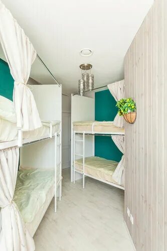 вывеска для хостела. табличка хостел. хостел иллюстрация. хостел комната. Via hostel казань.