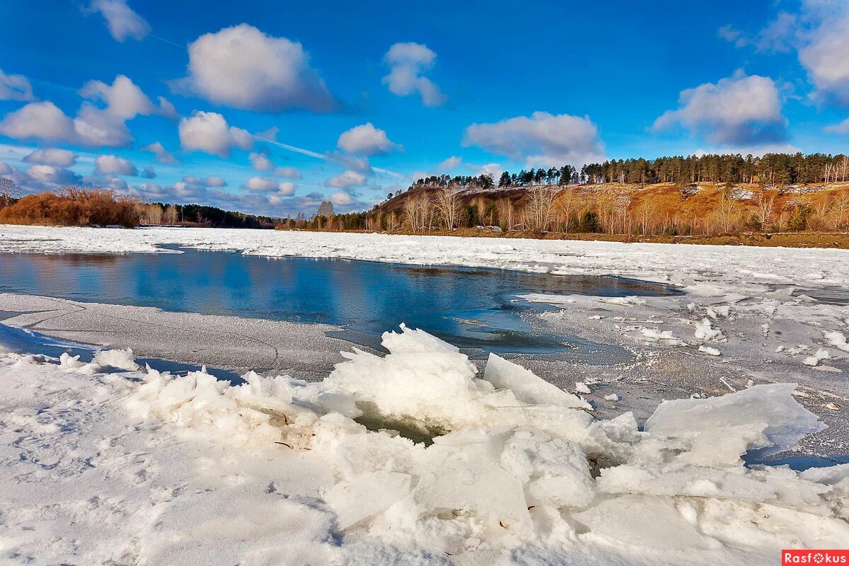 Освободиться ото льда. Лед на реке. Талые воды. Талый лед. Талый лед на реке.