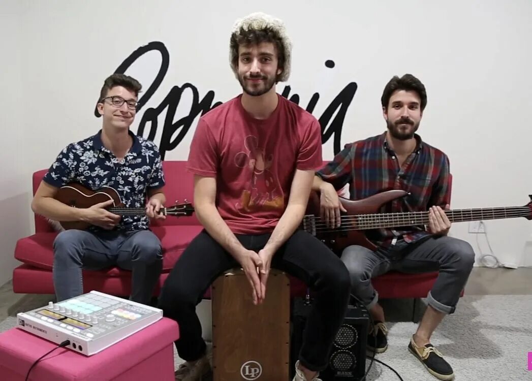 Ajr smallest. Ajr. группа ajr. ajr братья. ajr американский музыкальный коллектив.