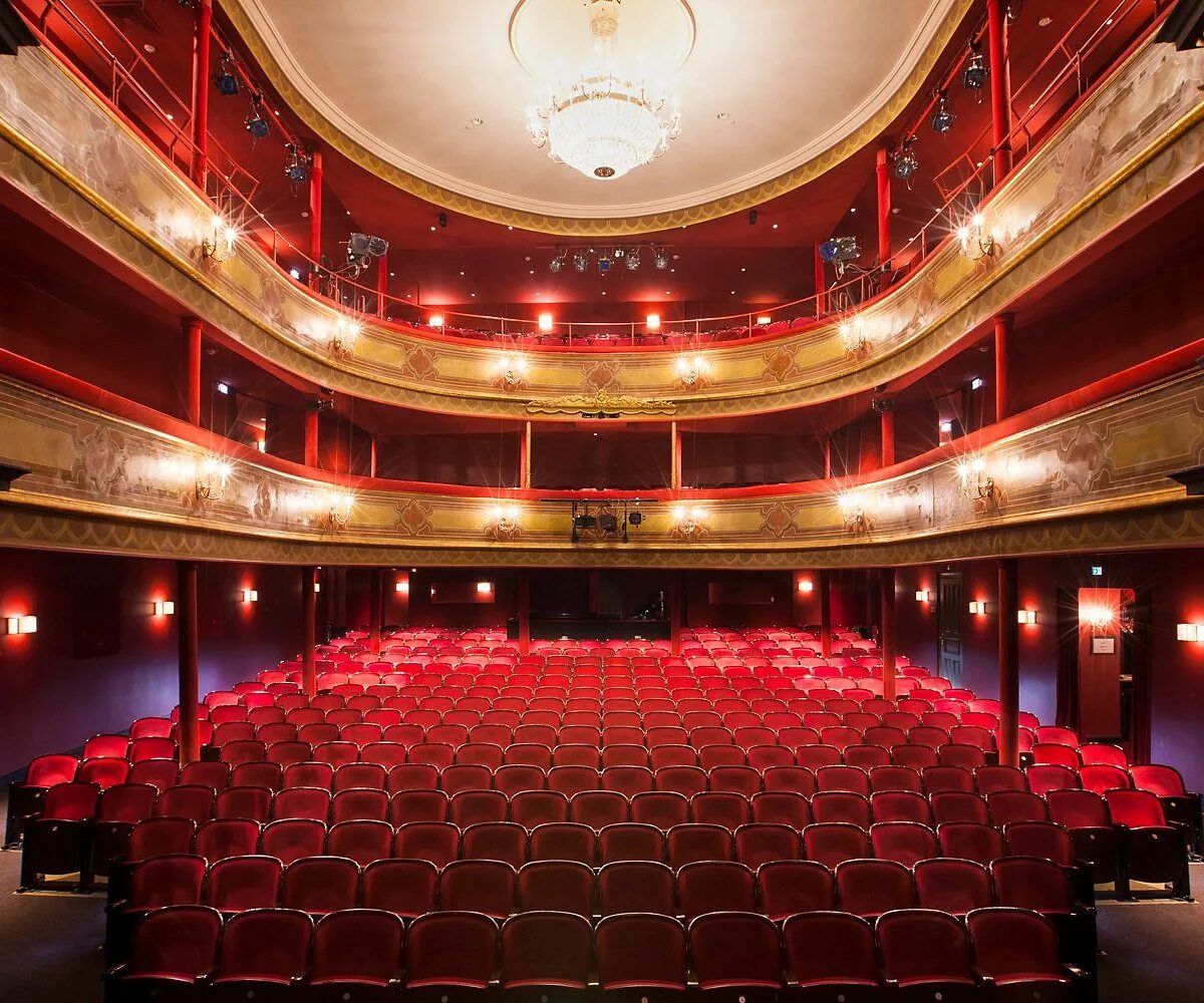 D theater