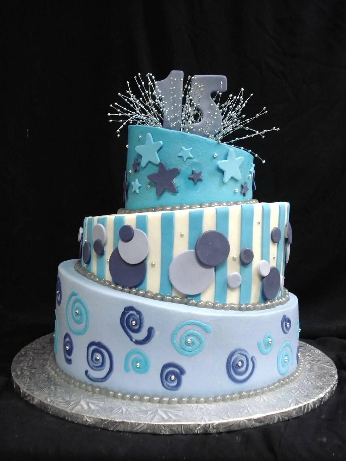 Торт подростку мальчику на 15. Торт для подростка мальчика 11 лет. Торт для тинейджера. Торт с компьютером мальчику. Торт для подростка.