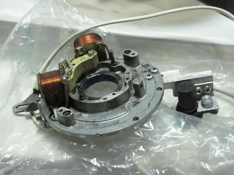 Зажигание датчик холла. Датчик холла тайга 500. датчик холла на снегоход тайга 500. датчик холла на вихрь 30. датчик холла снегоход буран.