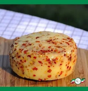 Домашний сыр с помидорами