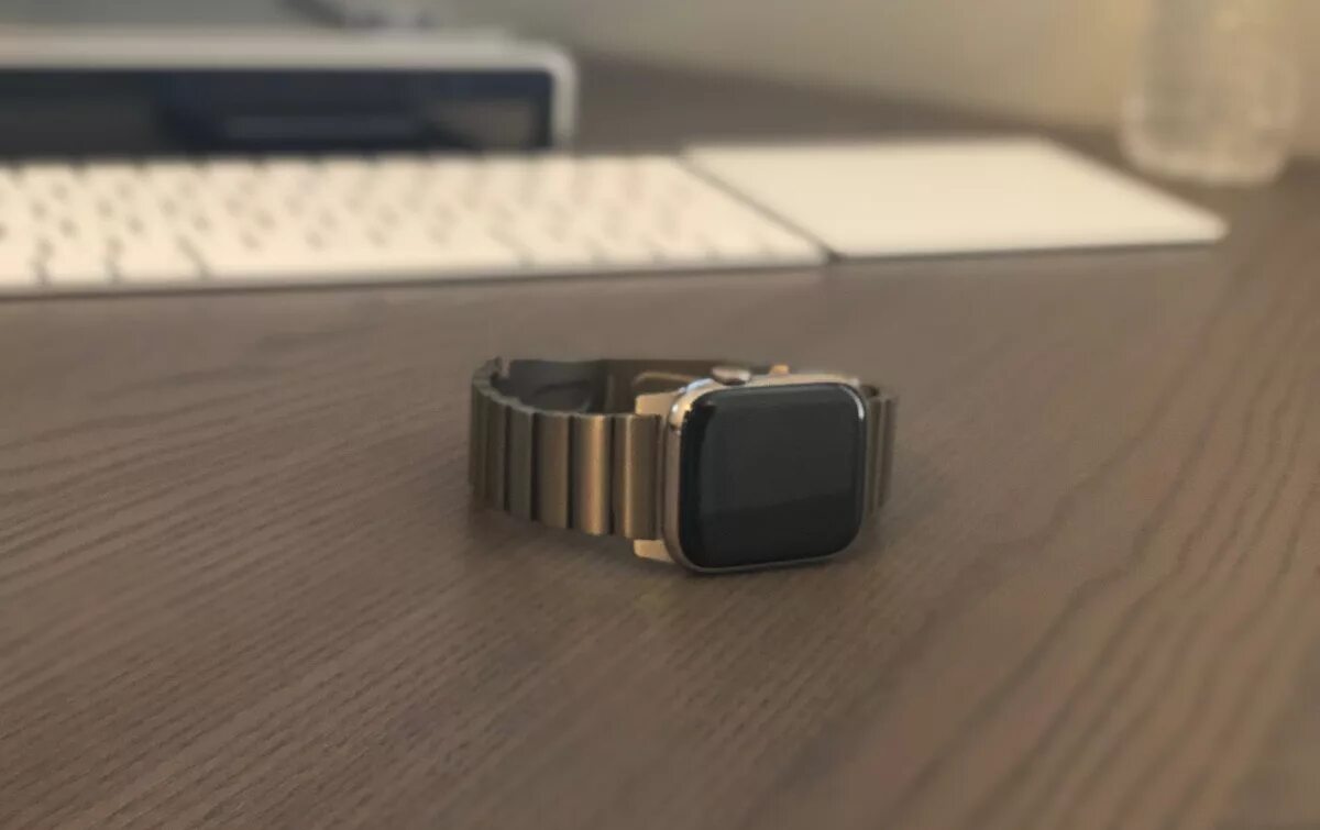 Apple watch титан. Эппл вотч 7 титановые. Браслет Nomad Titanium Band для Apple watch. Nomad Steel Band v2 для Apple watch.