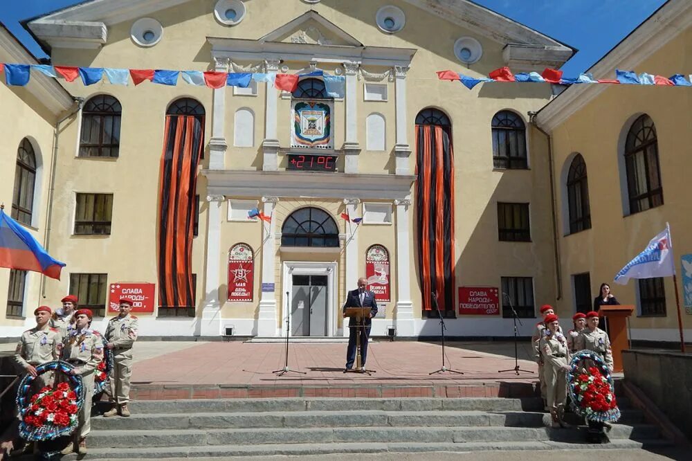 Молодогвардейск город. Молодогвардейск Луганская область. Молодогвардейск ДК. Достопримечательности Молодогвардейска. Погода молодогвардейск на 10