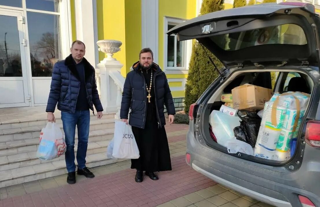 Храм оказывает помощь. Храм оказывает помощь. Церковь поклонение воронеж. Луковичная крыша. Церковная благотворительность.