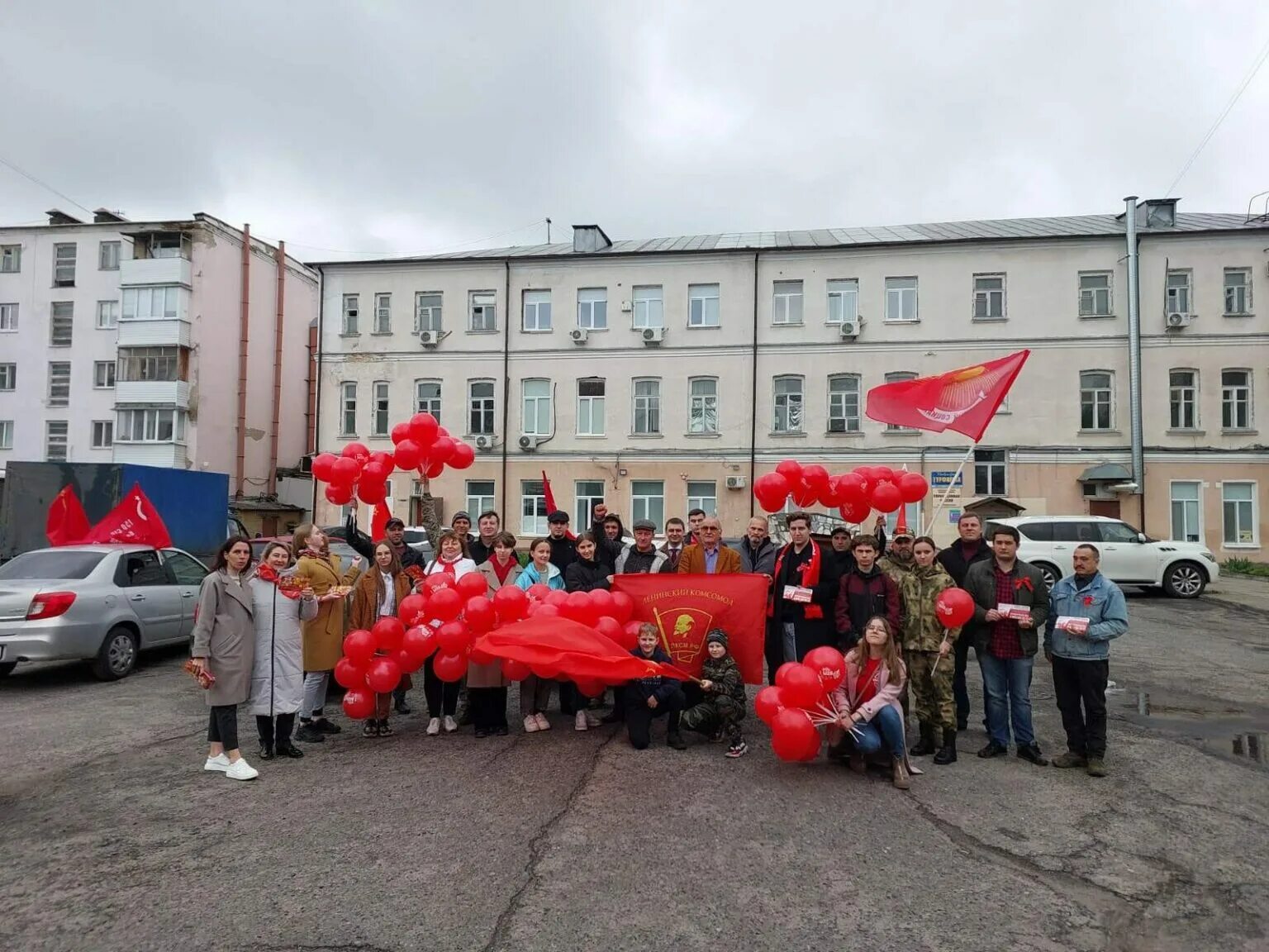 8 мая красный день. Первомайская демонстрация. Праздничная демонстрация. 1 Мая праздник. Демонстрация 1 мая.