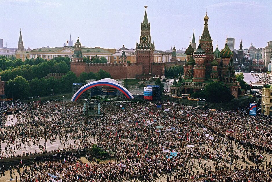 2000 год события в россии. Москва 1996 год. 1996 Москва Ельцин. Москва 2000 год. Васильевский спуск Москва.