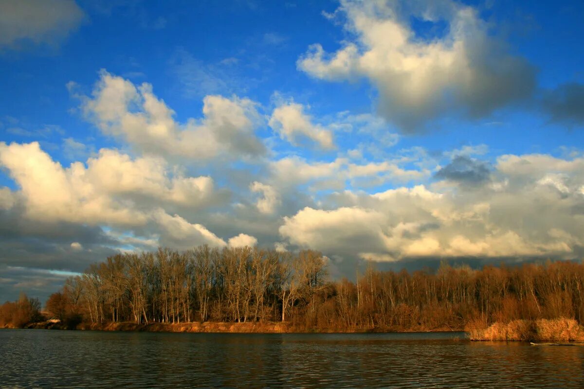 Облака в реке поющие