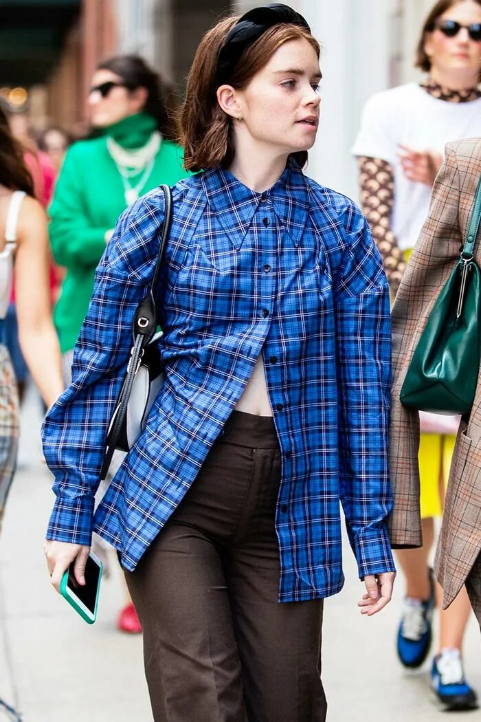 Образы с фланелевой рубашкой мужские. Фланелевая рубашка мужская зеленая. Фланелевые женские рубашки. Длинная рубашка в клетку женская. С чем носить фланелевую рубашку.