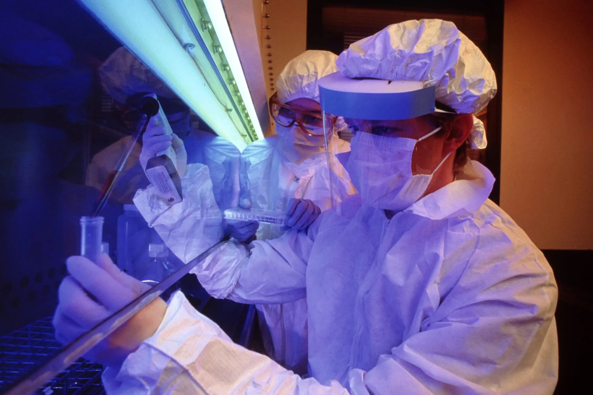 Научная лаборатория. Главный реаниматолог минобороны. Вирусологическая лаборатория. Биотехнология в медицине. Медицинское образование в англии.