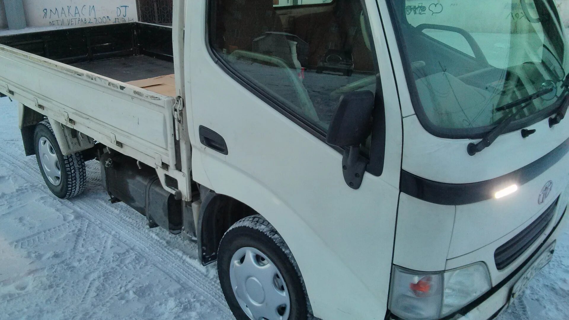Toyota dyna 2005. Toyota dyna 400. Toyota dyna bu72 1995 кабина. Стекло лобовое toyota crown. Toyota dyna ly61.