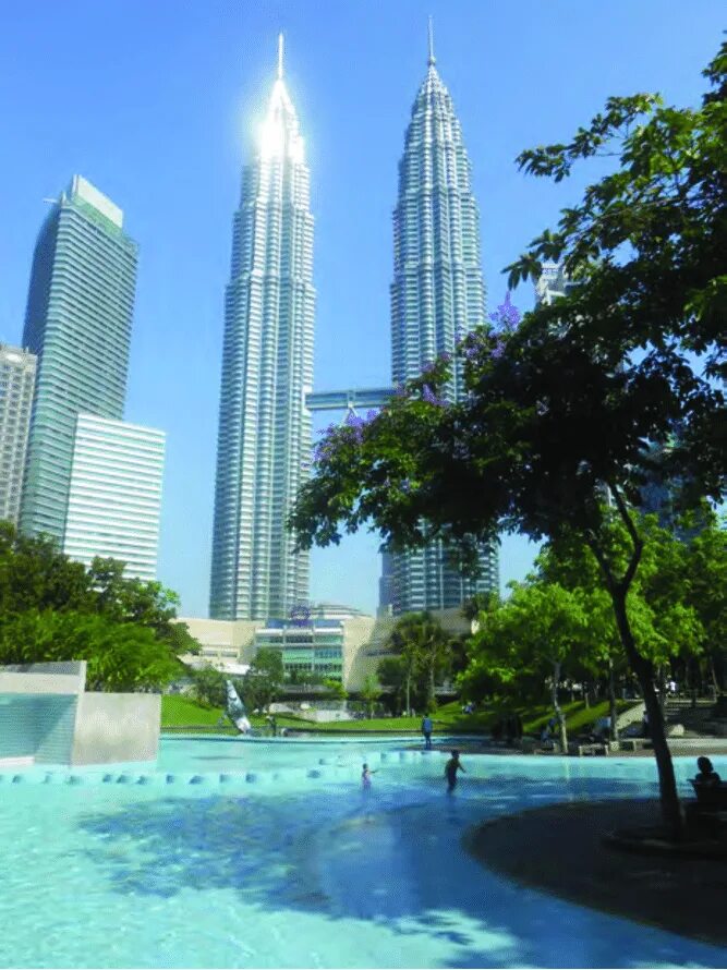 Куала лумпур klcc. Петронас куала лумпур. Твин тауэрс малайзия. Куала лумпур отель корабль. Сингапур башни петронас.