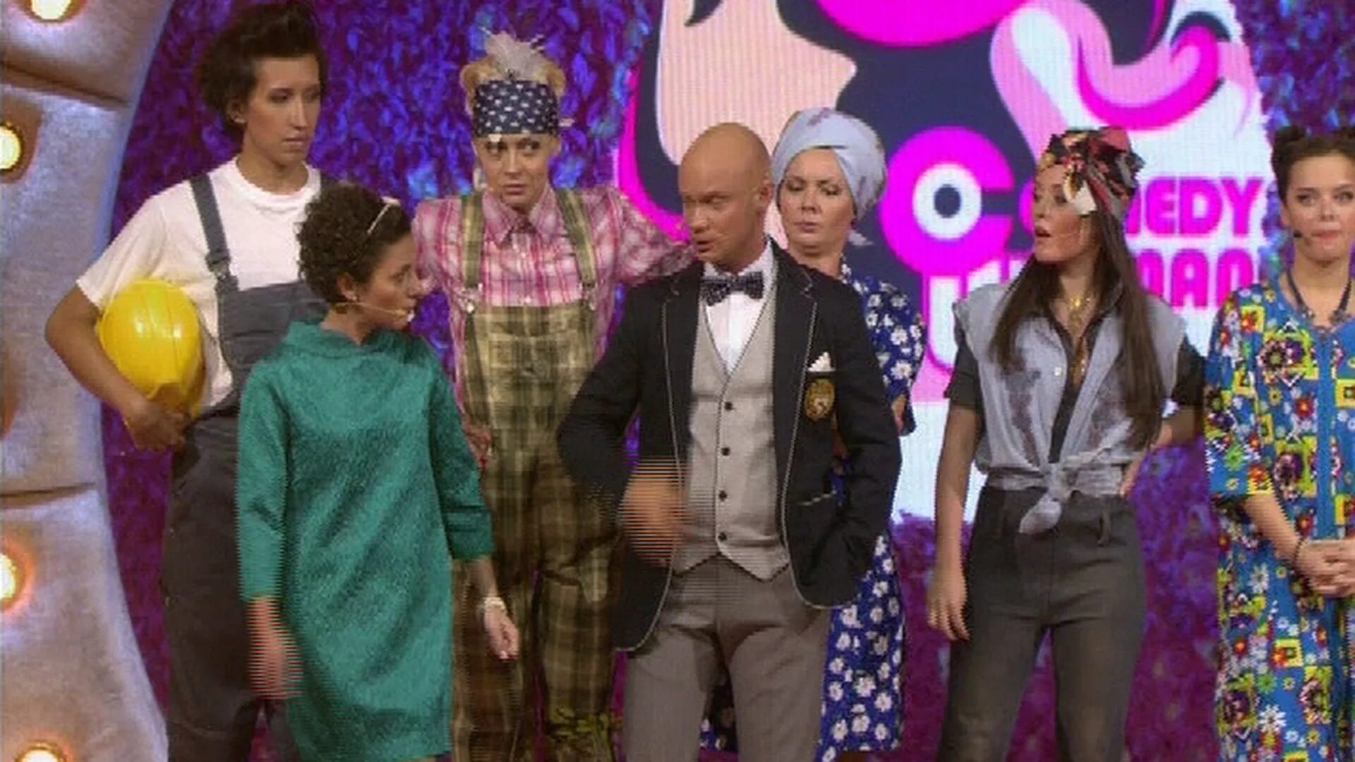 Камеди вумен 1 сезон 2006. Варнава камеди вумен первые выпуски. Хипстер камеди. Камеди вумен заставка. Хипстер камеди.