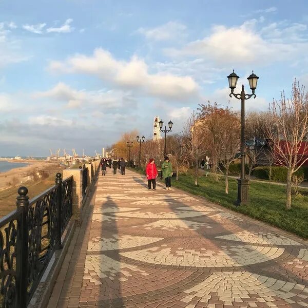 Набережная в приморском - Фото