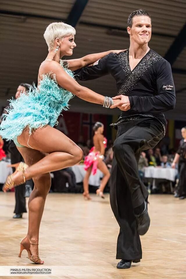 S s dance sport. Они танцуют на паркете тренировка. Танец джайв бальные танцы. Групповые занятия. Chris montez let's dance.