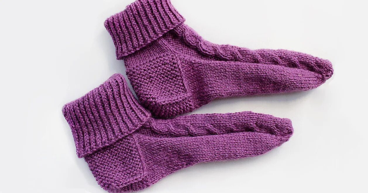 Носки без швов на двух спицах. Носки без спицы. Носки без спицы. Необычные вязаные носки. Носки без спицы.