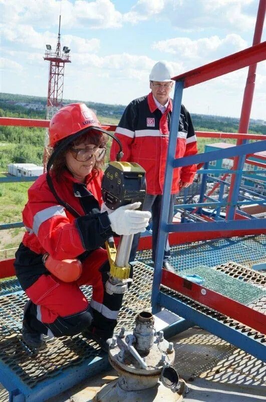 Нефтяные профессии после 9. Нефтяные профессии после 9. Нефтегазовое дело. Книту нефтегазовое дело. Инженер нефтегазовой отрасли.