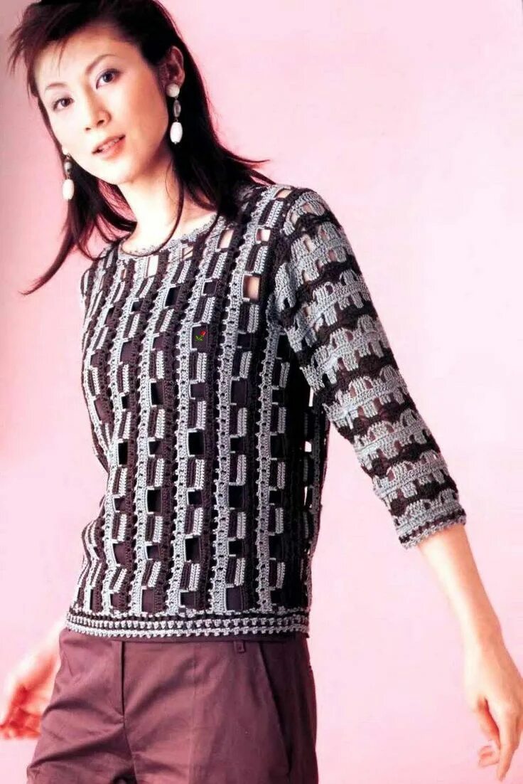 Поперечная техника крючком. Двухцветный свитер. Двухцветные вязаные кофты. Двухцветные свитера женские вязаные. Вязаные двухцветные кофты крючком.