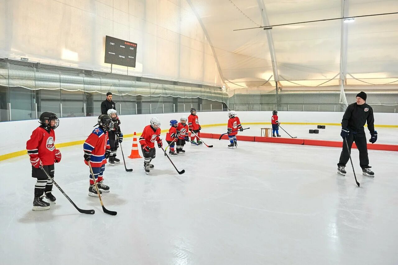 Hockey schools. Школа Дениса Абдуллина хоккейная в Москве. Хоккейная школа Академия в Москве. Хоккейные школы Москвы.