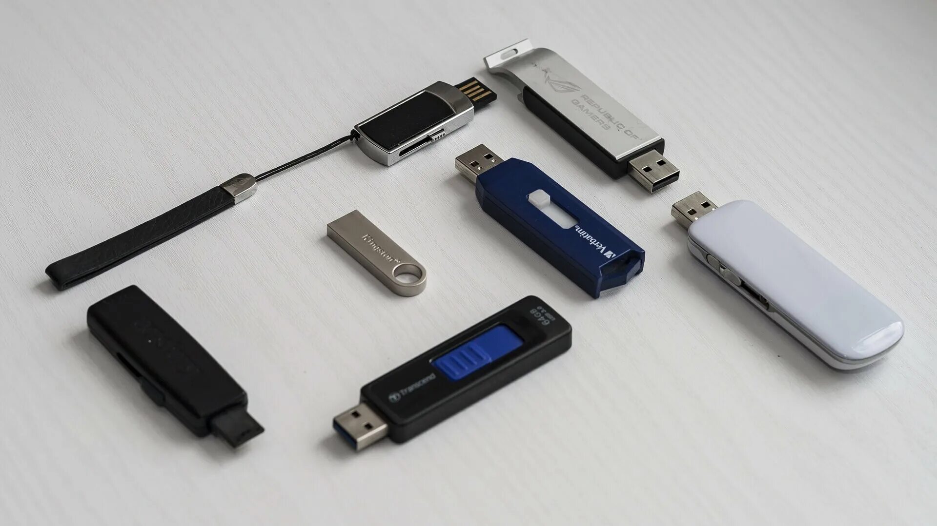 Лучшая флешка для смартфона. Внешняя память флешка. memori external usb stick. съемная флешка. жесткий диск флешка.