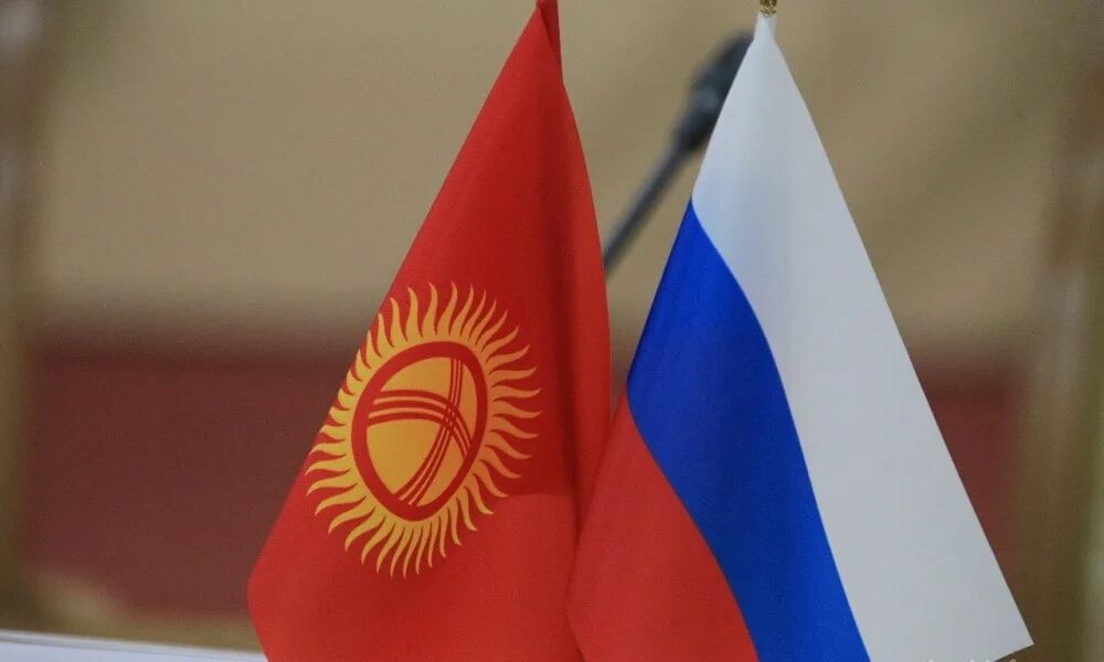 Экс министр юстиции кыргызстана равшан. Asean флаг. Кыргызстан флаг и росси. Российский кр. Сооронбай шарипович жээнбеков.