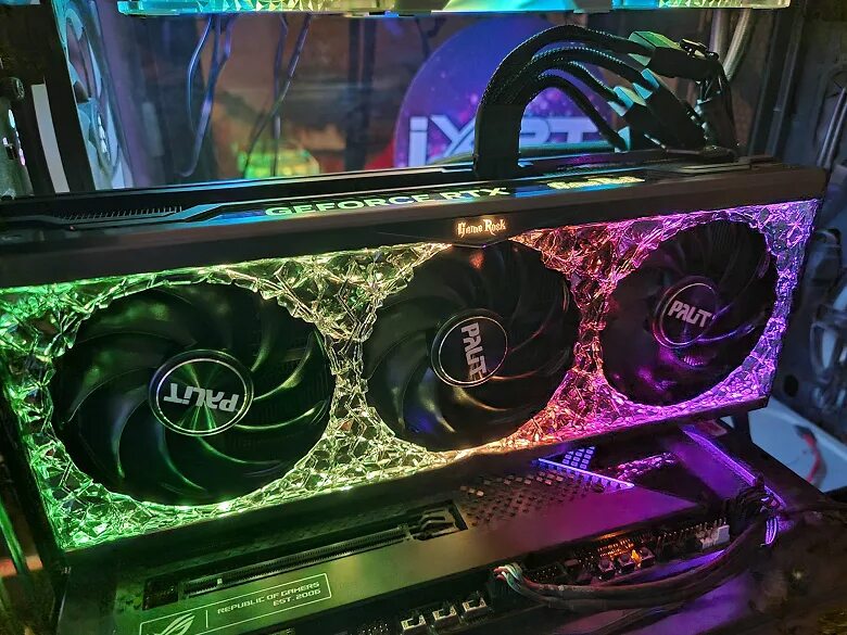 Видеокарта geforce rtx 4080 palit gamerock 16gb ned4080019t2-1030g. Palit geforce rtx 4090 gamerock 24gb. Rtx 4090 от палит. Крутящаяся видеокарта rtx 4090 palit. Rtx 4070 palit.