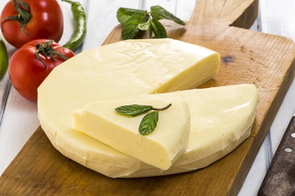 Как дольше сохранить свежий сыр. Сыр сулугуни. Сулугуни грузинский. Грузинский Сунгули сыр. Сыр сулугуни домашний.