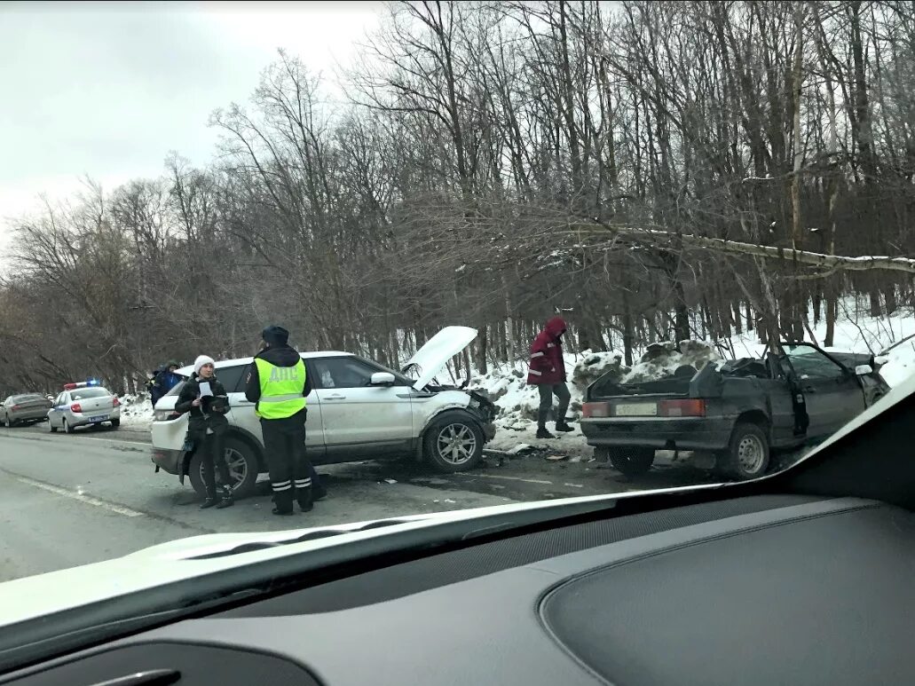 Самара сегодня новости последнего часа. ДТП на Демократической Самара range Rover. ДТП Красноглинское шоссе Самара. ДТП Рендж Ровер Самара.