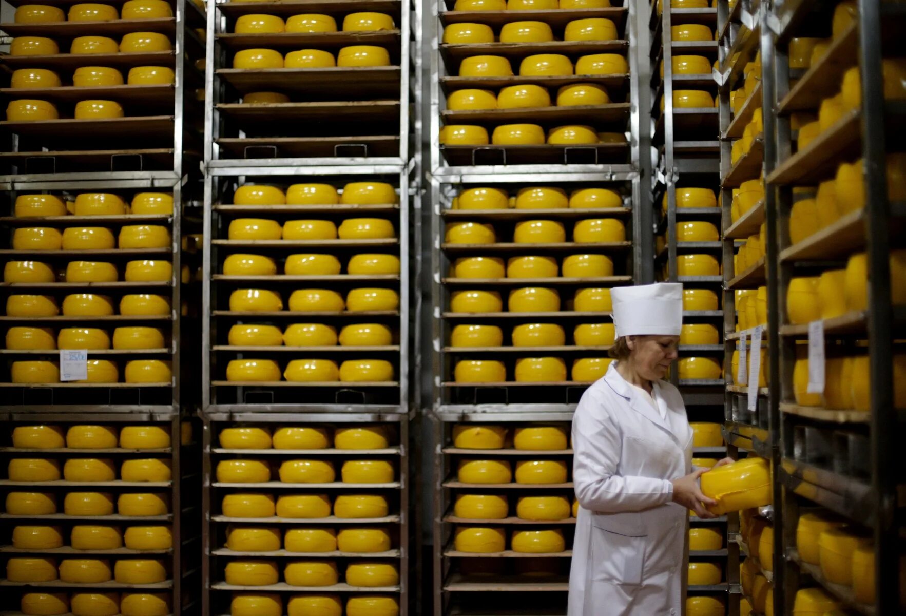 Слуцкий молочный комбинат. Слуцкий сыродельный комбинат продукция. Филиалы слуцкого сыродельного комбината. Слуцкий сыродельный комбинат продукция. Молоко слуцкое.