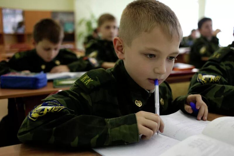 Кадеты суворовского училища новосибирск. Девушки кадеты. Детская военная школа. Кадетское училище для мальчиков. Школа войск.