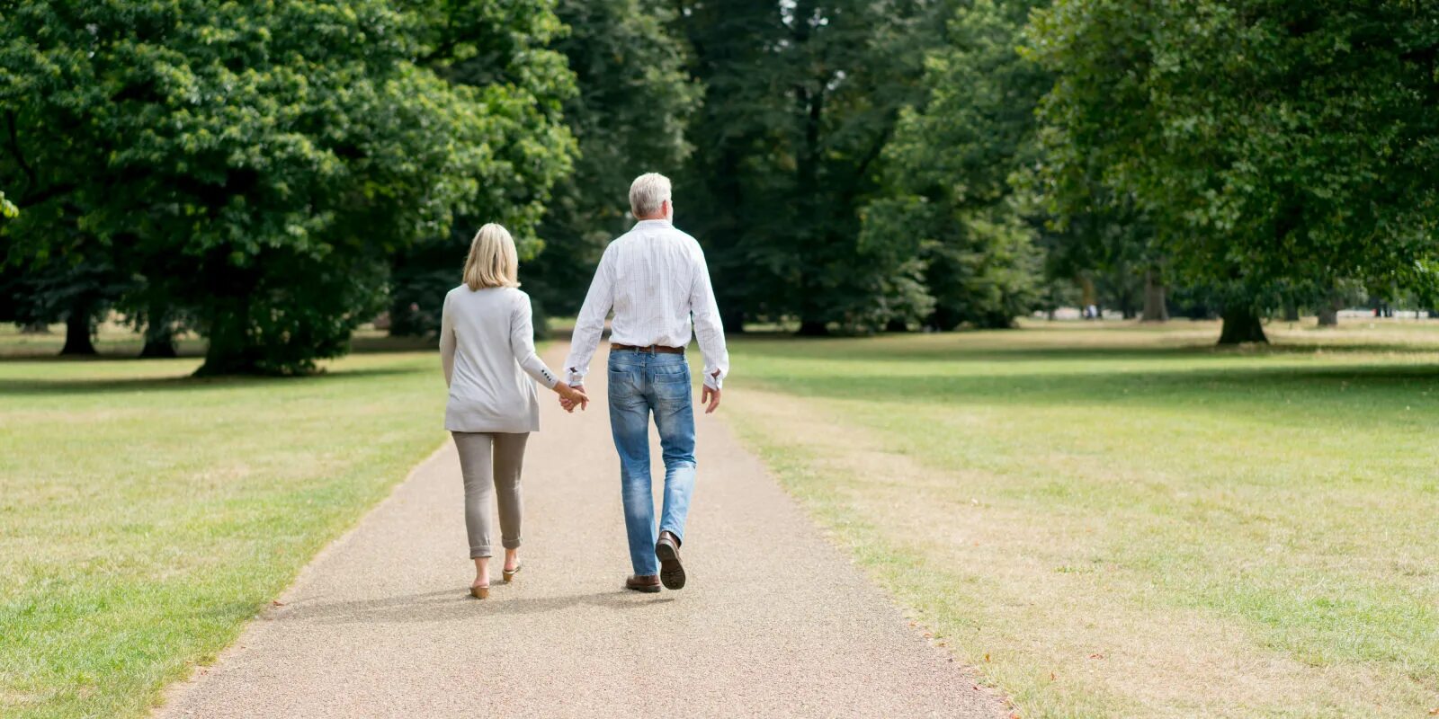 Ходьба по парку. People Walking in the Park. The walk. Зущзду цфдл шт еру ЗФКВ. Ten minute walk