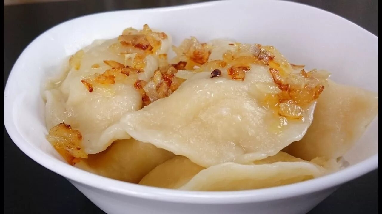Вкусненькие пельмешки. Вареники с картошкой. Ленивые вареники из картошки. Пельмени на картофельном отваре. Пельмени на картофельном отваре.