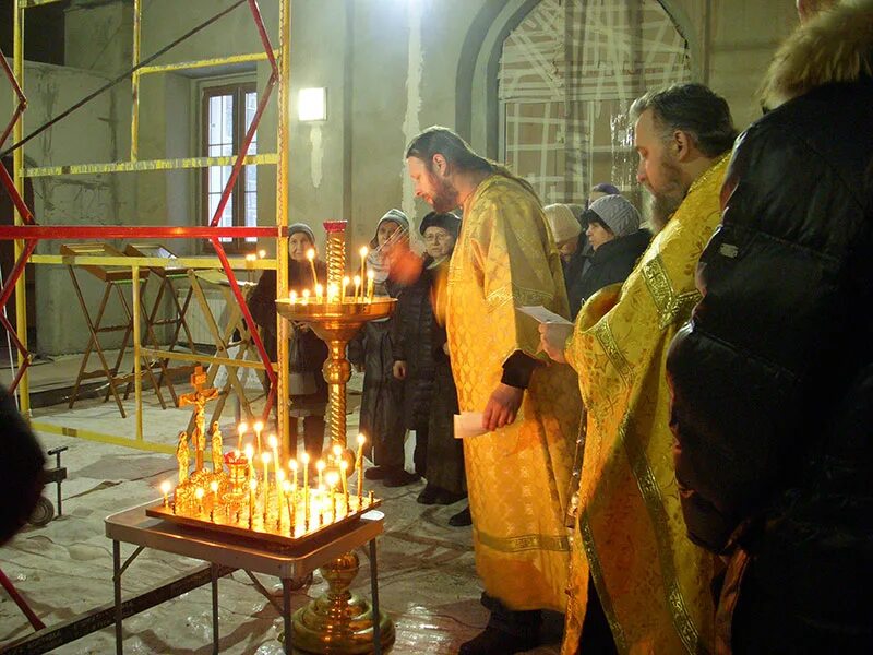 Расписание богослужений в храме царственных. Храм страстотерпцев в ясенево расписание. храм на войковской расписание.