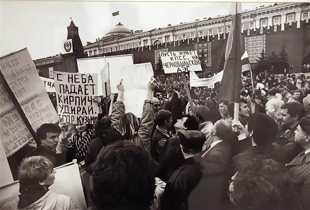 Перестройка демократизация гласность. Гласность при Горбачеве. Перестройка в СССР гласность. Политика гласности в СССР И перестройка.