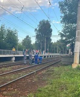 Возле площадки в поле в трамвае