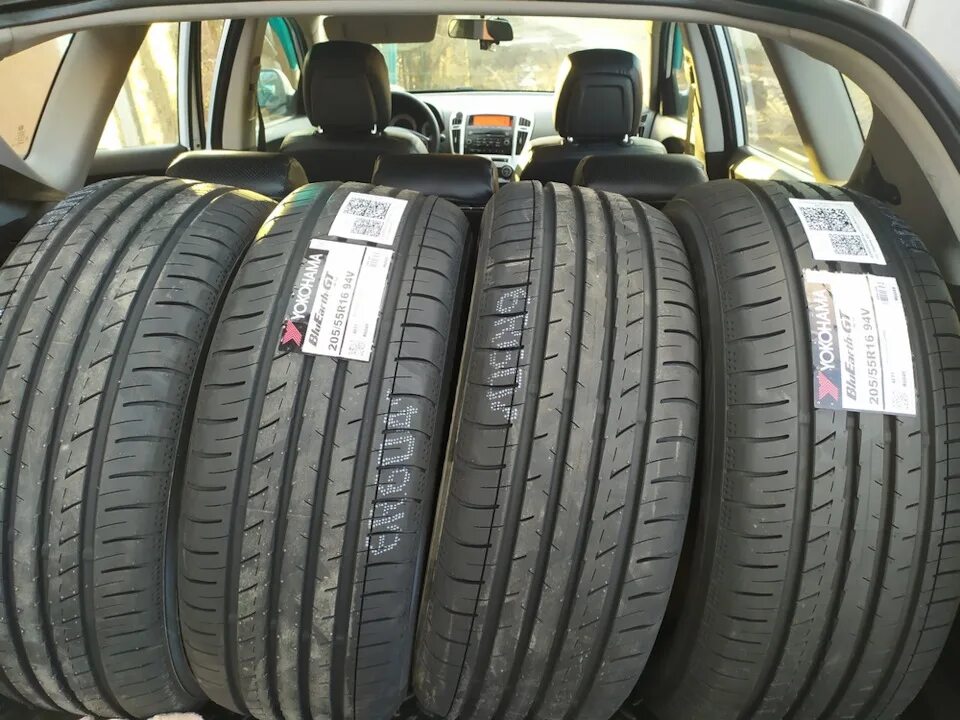 Якохама лето отзывы. Летняя шина Yokohama BLUEARTH ae51. Yokohama BLUEARTH-gt ae51. 215/55r17 Yokohama BLUEARTH ae51 94 w. Yokohama gt ae51.