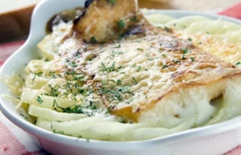 рыба тушеная в молоке. молочная рыба. судак припущенный.