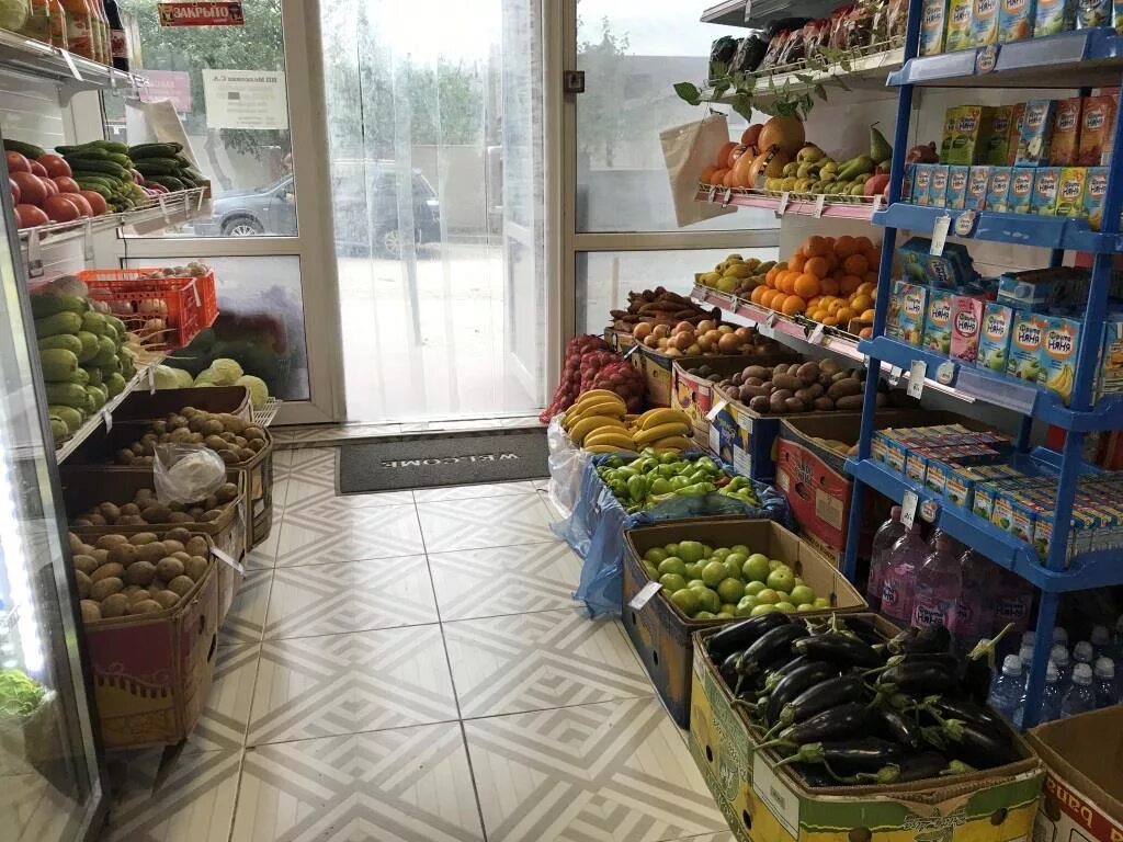 Помещение под овощи и фрукты. Снять магазин овощи фрукты. Помещение под продажу овощей и фруктов. Помещение под продажу овощей и фруктов. Помещение под овощи и фрукты.