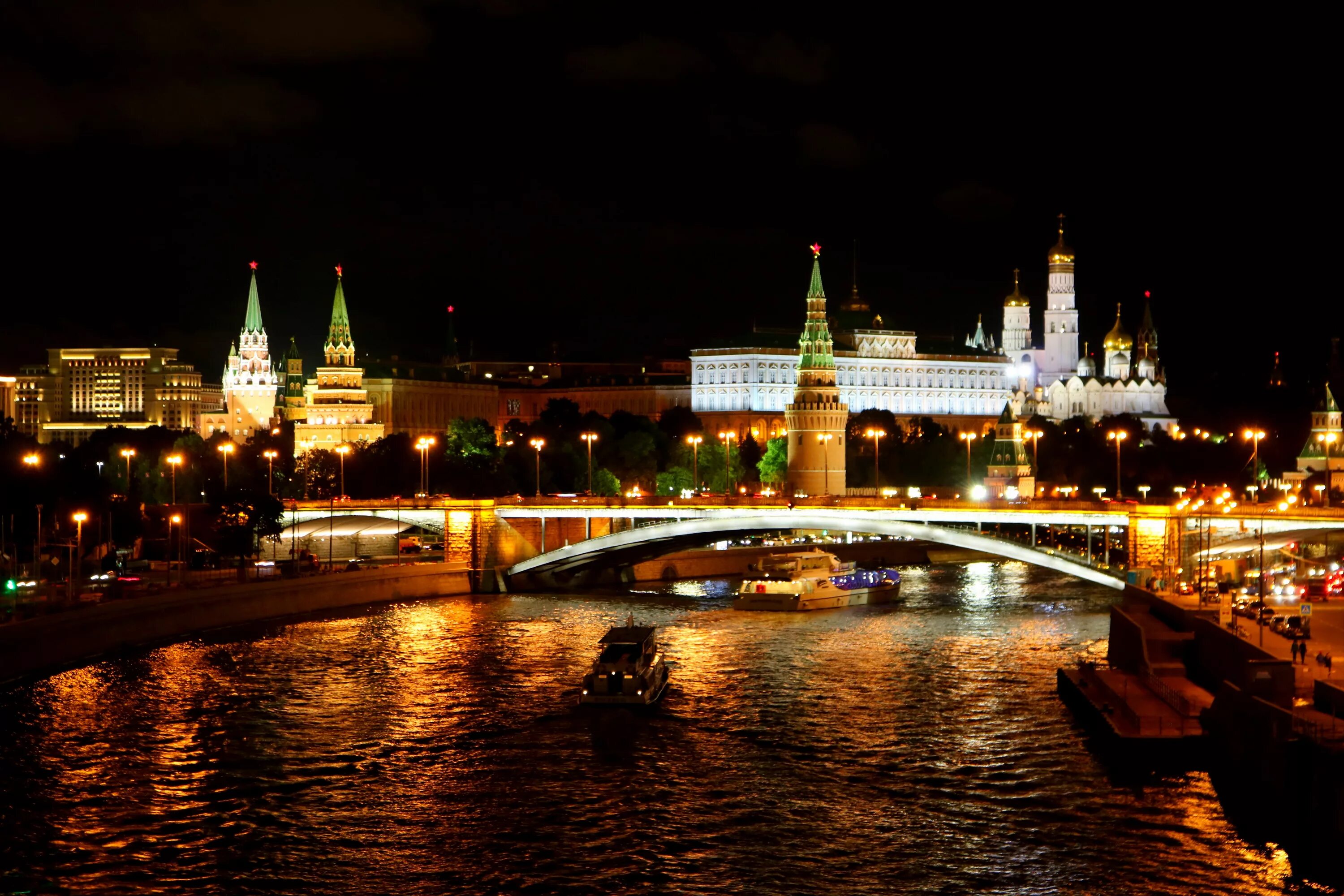 Покажи красивая москва. Ночной Кремль Москва. Москва Кремль ночью. Красная площадь Москва река. Москва река ночью.